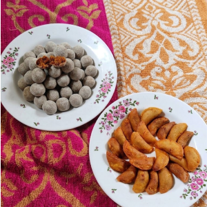 ৪০০গ্রাম নারিকেলেরপুলি পিঠা(38/40) পিস+৪০০গ্রাম নারিকেলের নাড়ু(28/30)পিস